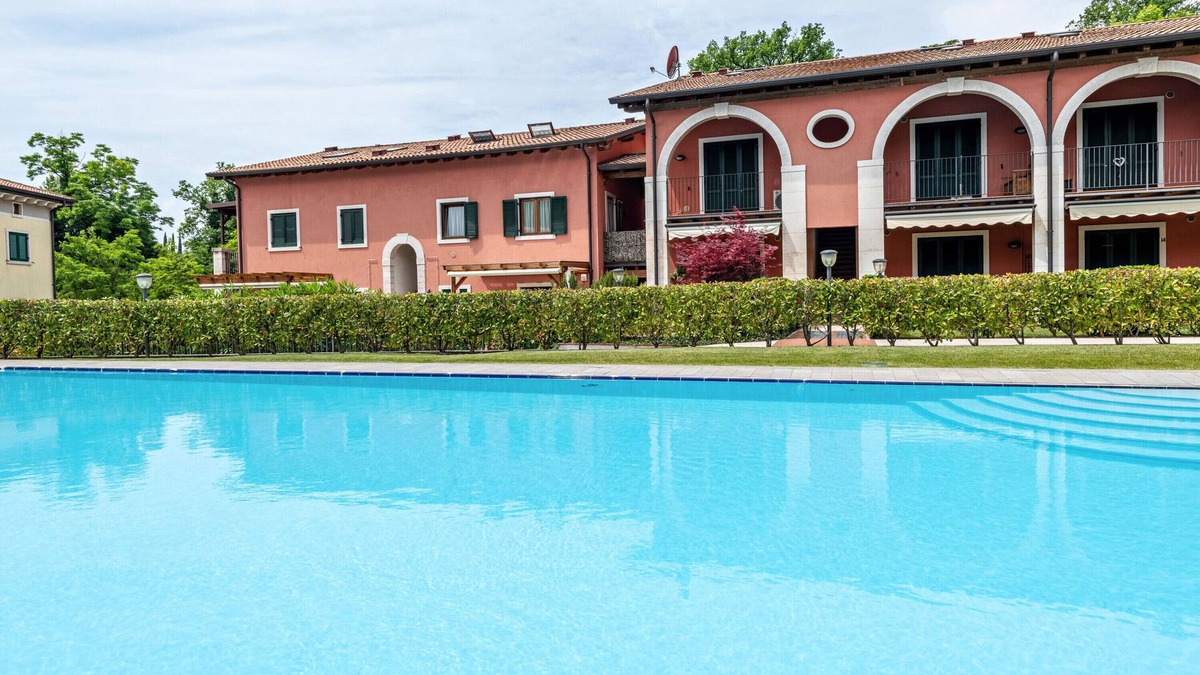 Castion Veronese Apartment | Apartment 'Residence Corte La Fiorita' with Shared Pool, Wi-Fi and Air Conditioning