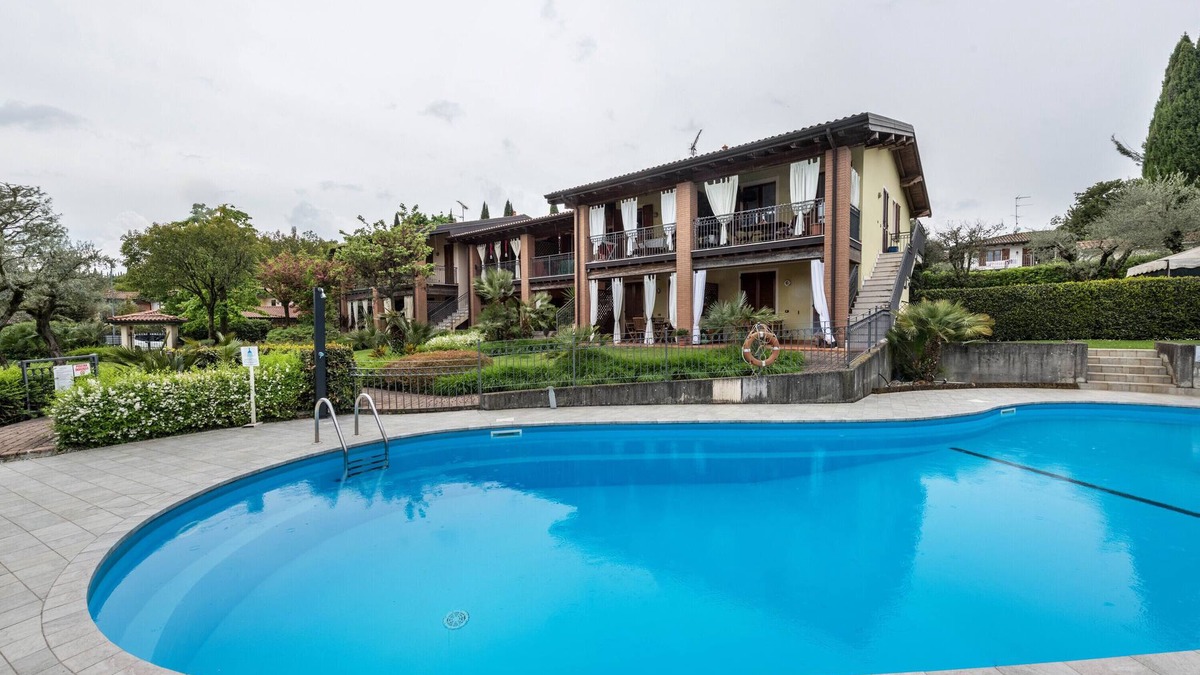 Crociale Apartment | Apartment 'Residence La Piopa' with Mountain View, Wi-Fi and Air Conditioning