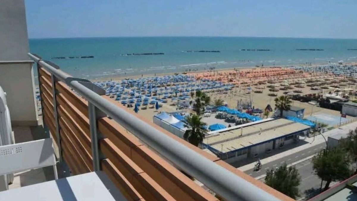 Roseto degli Abruzzi Apartment | APARTMENT BY THE SEA