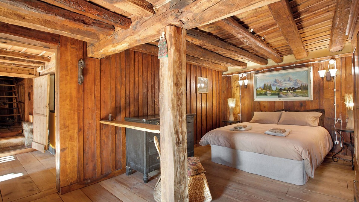 Saint-Rhemy-en-Bosses Apartment | Apartment 'La Taverna Dei Due Gufi' with Mountain View, Balcony and Wi-Fi
