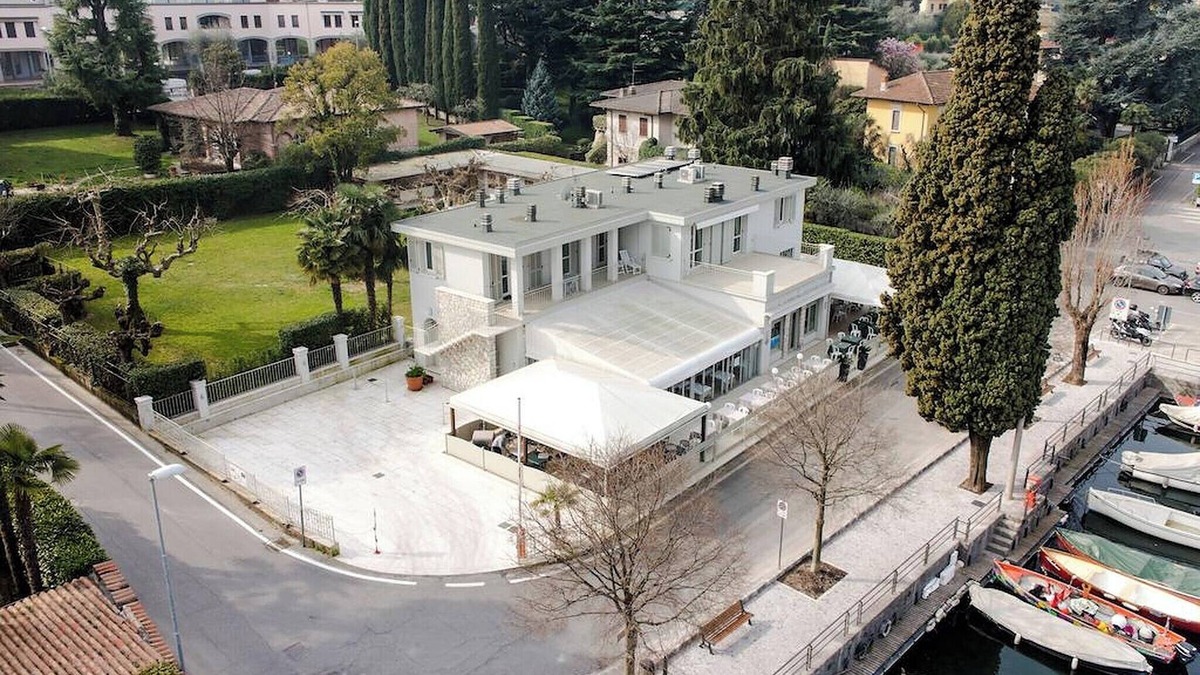 Portese Apartment | Apartment 'Gran Fausto Bilo' with Lake View, Wi-Fi and Air Conditioning