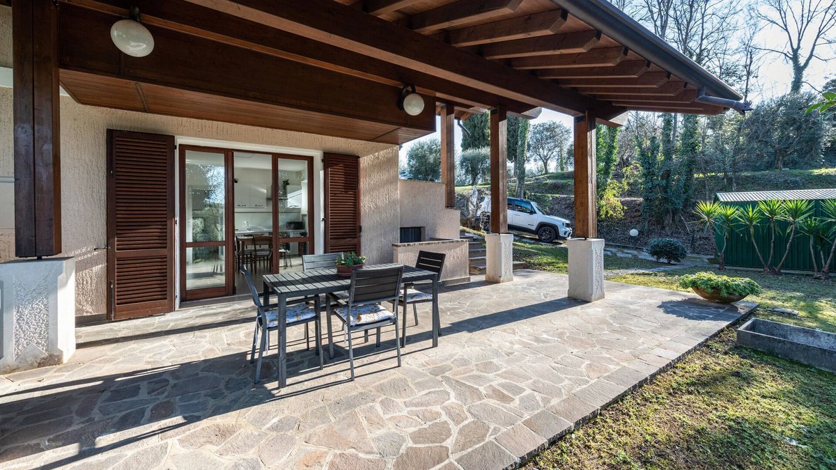San Felice del Benaco Apartment | Apartment 'Al Porto Terrace Close To The Lake' with Private Terrace, Wi-Fi and Air Conditioning