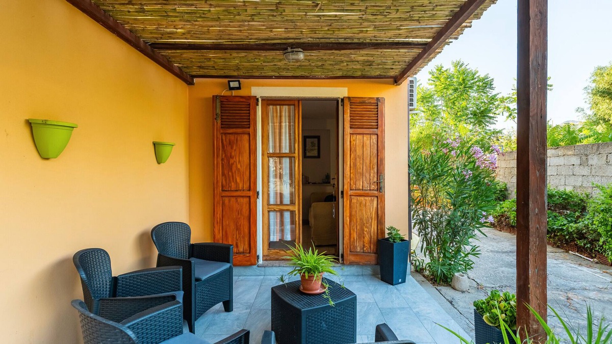 San Giovanni Suergiu Apartment | Apartment 'Nonna Tere' with Private Garden and Air Conditioning