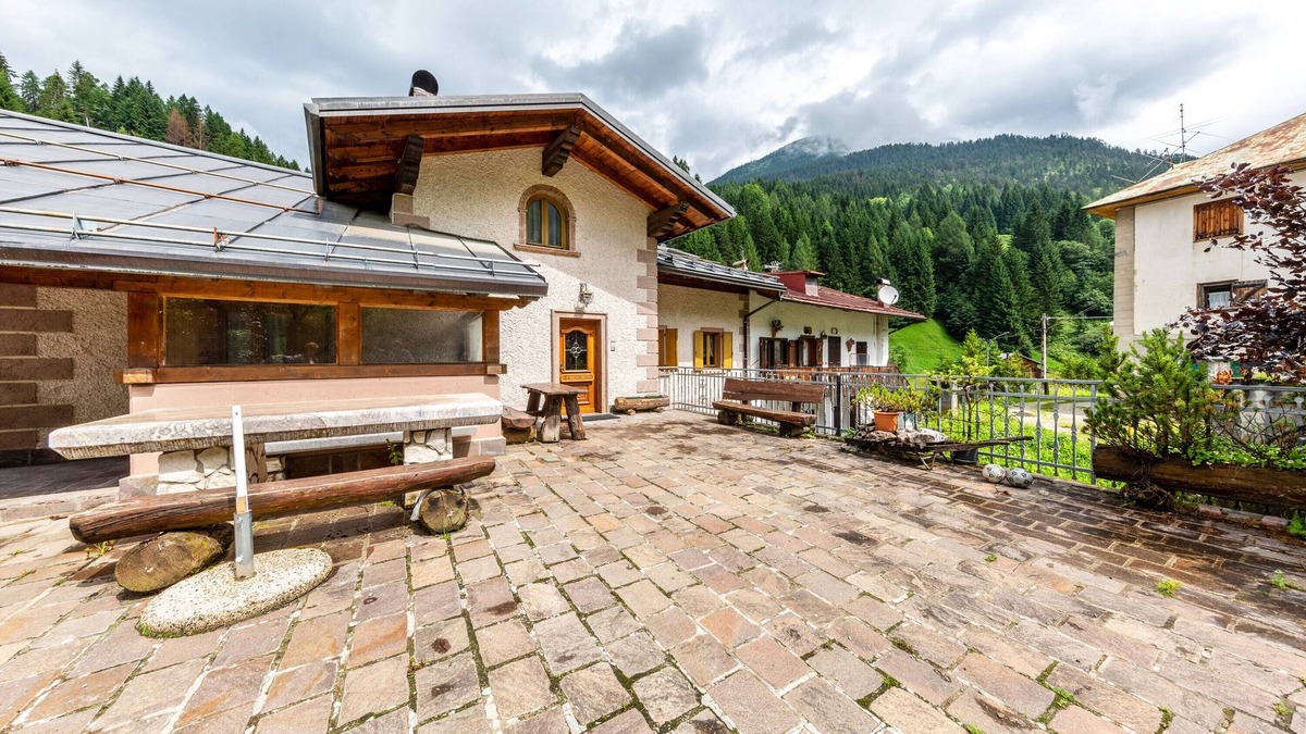 San Pietro di Cadore Apartment | Apartment 'Casa Montagna In Cadore' with Mountain View and Shared Garden