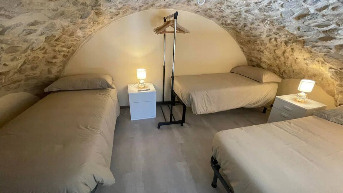 SantʼAgata di Puglia Apartment | Apartment 'Puteha - Arco Pronti' with Mountain View, Wi-Fi and Air Conditioning