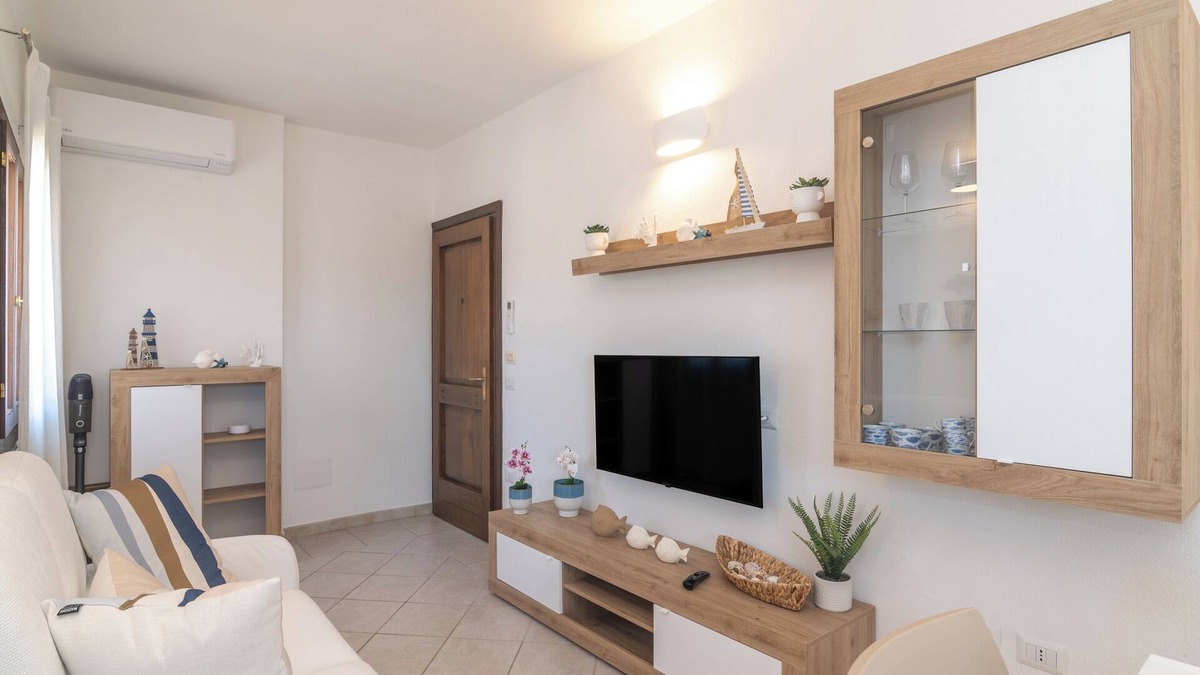 Santa Teresa di Gallura Apartment | Apartment 'Elena' with Balcony, Wi-Fi and Air Conditioning