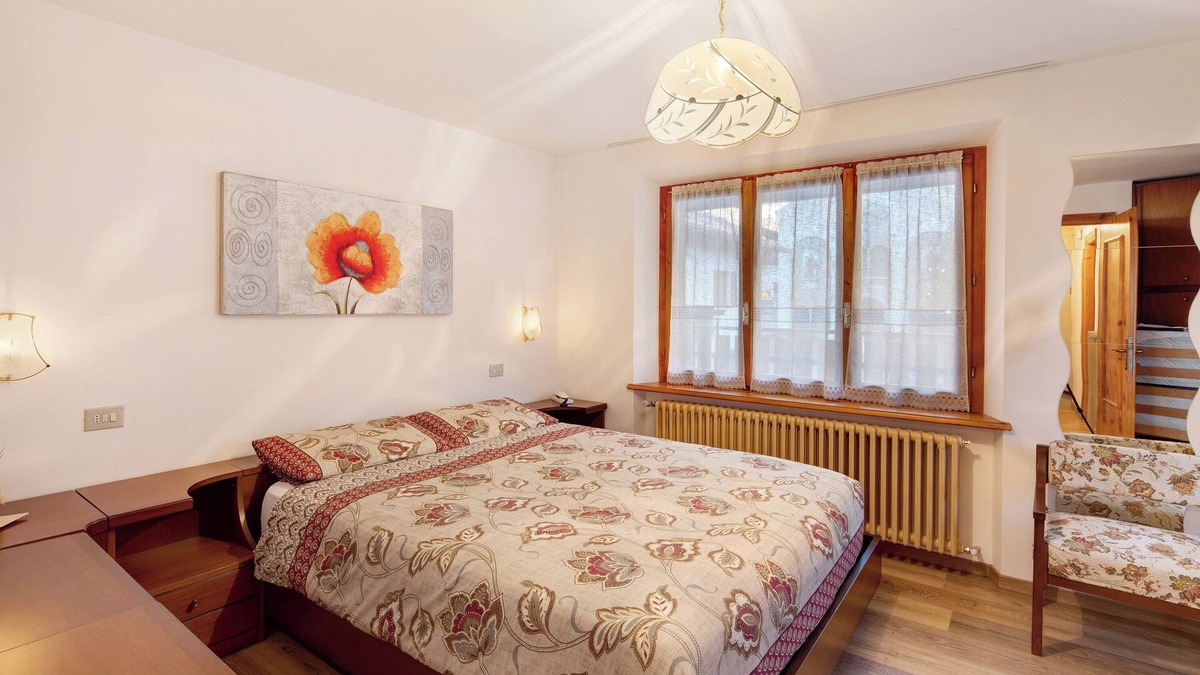 Isolaccia Apartment | Apartment 'A Due Passi Valdidentro' near Ski Lifts with Mountain View & Wi-Fi