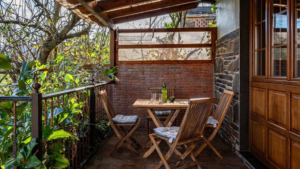 Vegadeo Apartment | Apartment 'J De Alborada Del Eo' with Mountain View, Private Terrace and Wi-Fi
