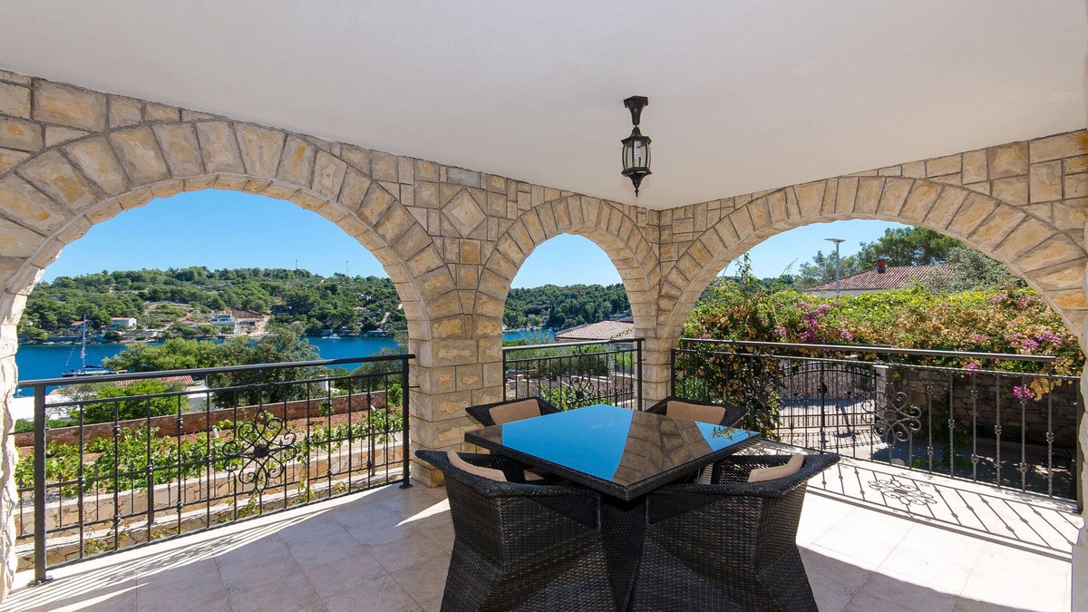 Rogac Apartment | Apartment Jakov (10721-A1) - Rogac - island Solta