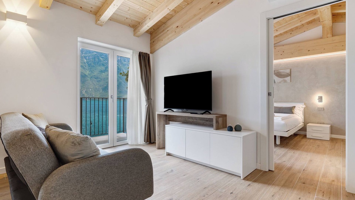 Limone sul Garda Apartment | Apartment 'Jacky's 2' with Lake View, Wi-Fi and Air Conditioning