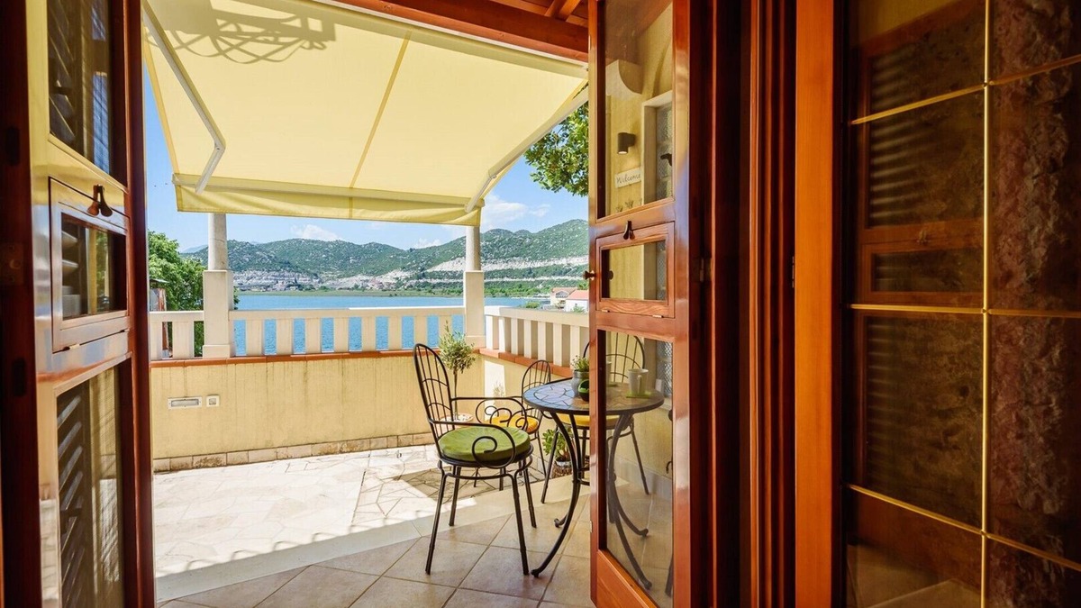 Ploce Apartment | Apartment Jadranka with Sea View in Rogotin