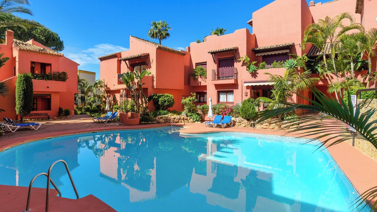 Nikki Beach Apartment | Apartment 'Jardines De Don Carlos' with Shared Pool, Wi-Fi and Air Conditioning