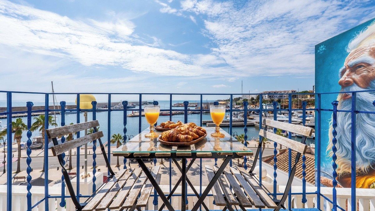 Costa Dorada Apartment | Apartment 'Jb' with Sea Views, Wi-Fi and Air Conditioning
