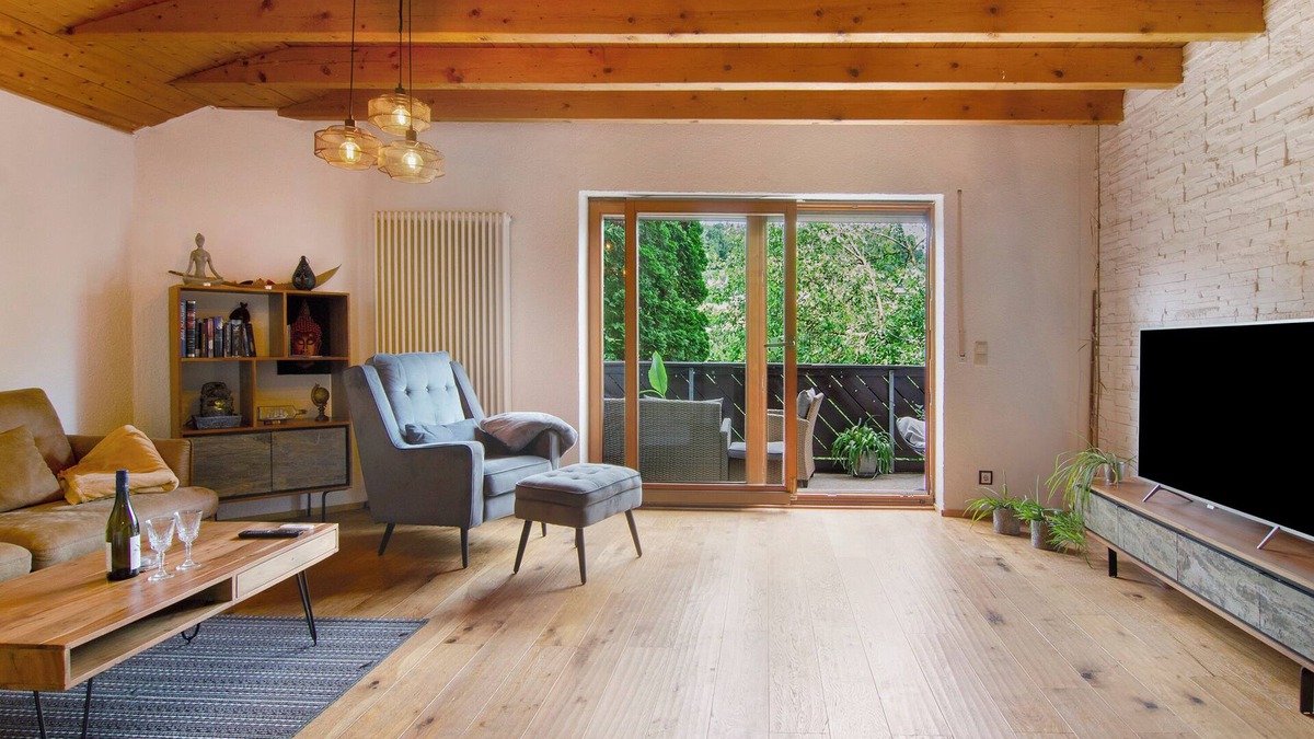 Stockach Apartment | Apartment 'Jogis Paradies In Ruhiger Lage' with Shared Garden, Balcony and Wi-Fi
