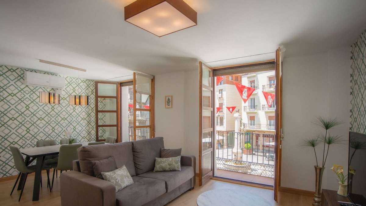 Old Town Apartment | Apartment-Jurásico-Deluxe-Ensuite with Shower-Balcony