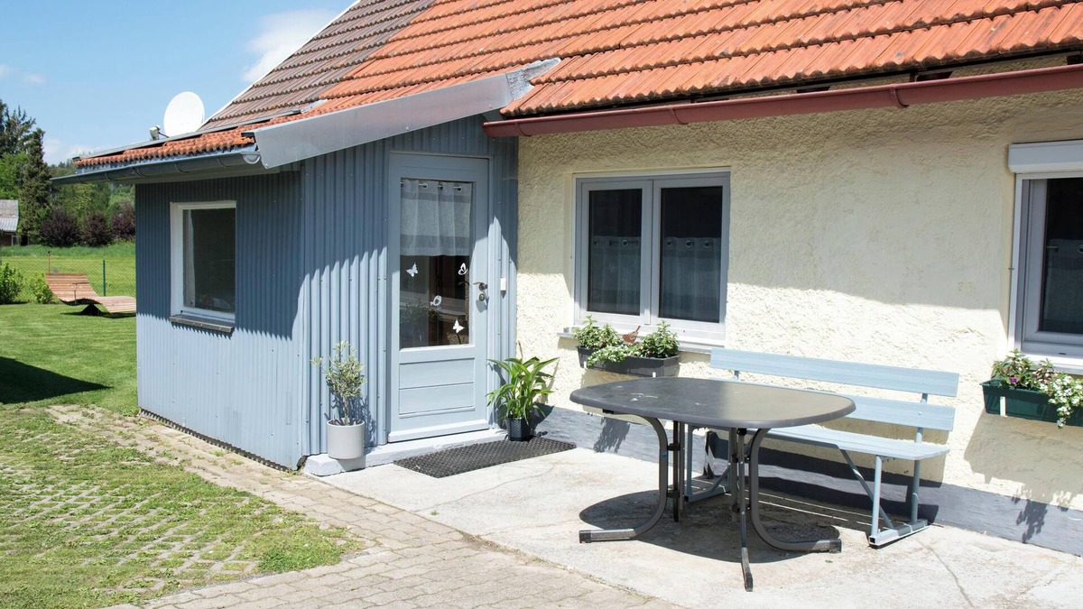 Winterstetten Apartment | Apartment 'Kleiner Spatz' with Terrace, Shared Garden & Wi-Fi