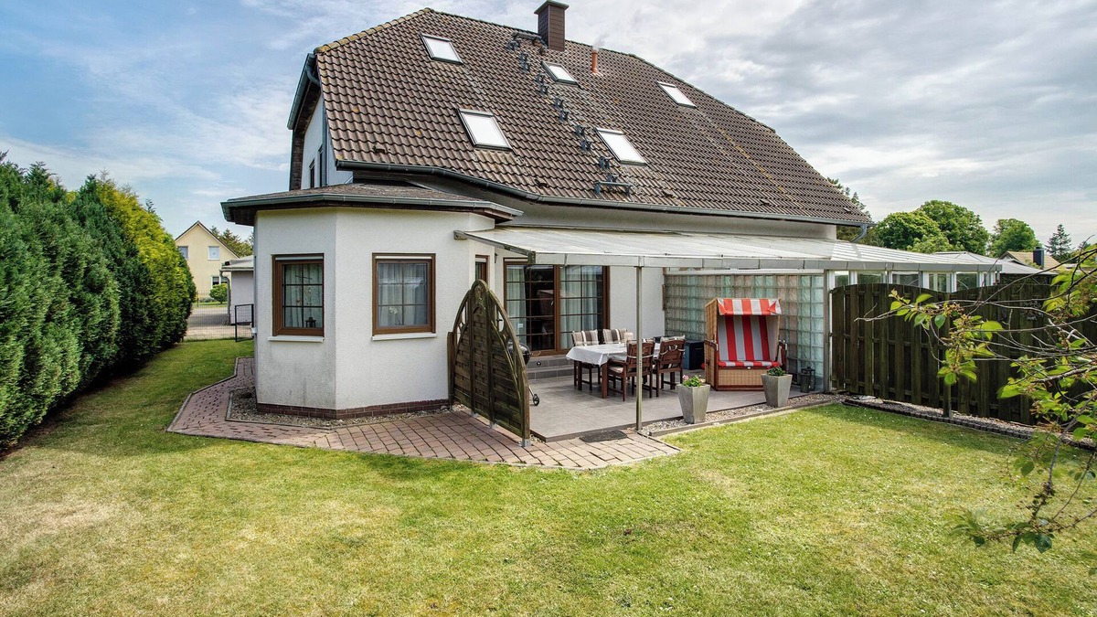 Sundhagen Apartment | Apartment 'K Schröder' with Private Terrace, Private Garden and Wi-Fi
