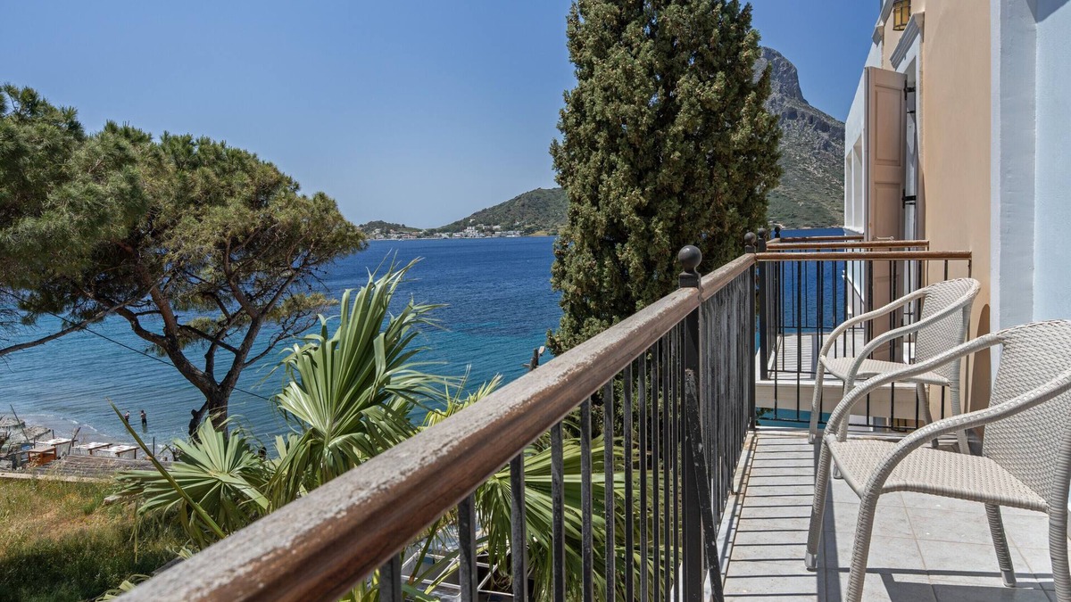 Massouri Apartment | Apartment 'Kalydna Sea Side View' with Shared Garden, Wi-Fi and Air Conditioning