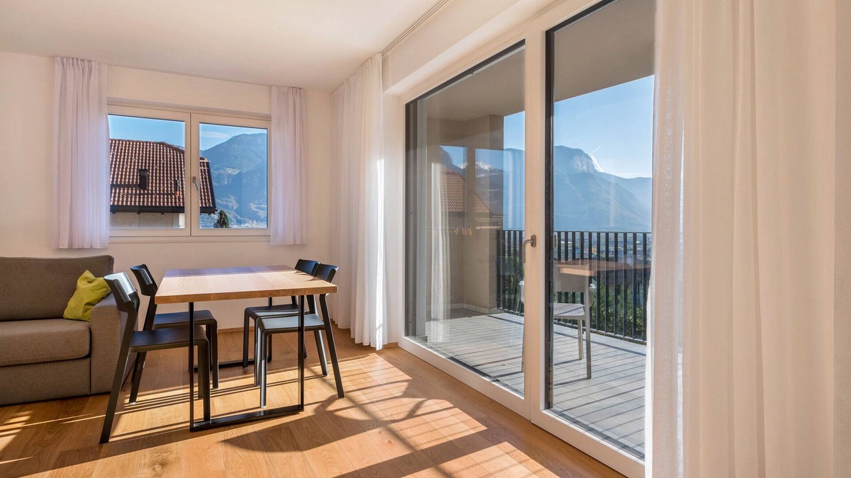 Tramin Apartment | Apartment "Karin - Golden" with Shared Terrace & Wi-Fi