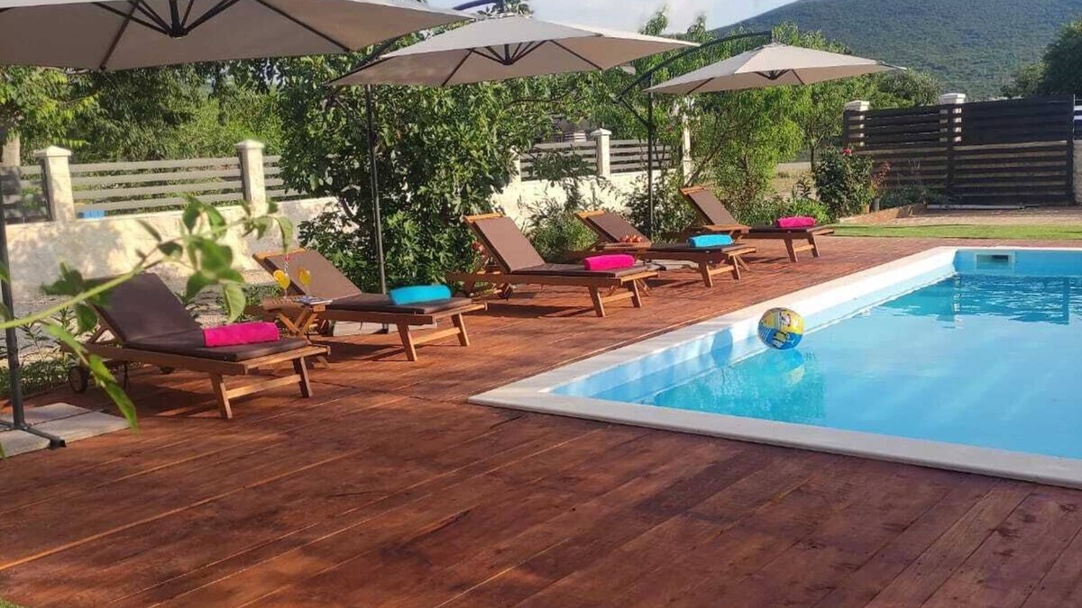 Gradina Apartment | Apartment Karla SNB with swimming pool and salt water