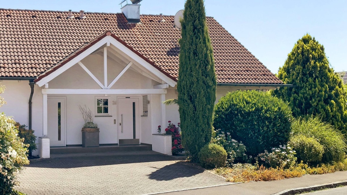 Eriskirch Apartment | Apartment 'Karlotta' with Private Terrace and Wi-Fi