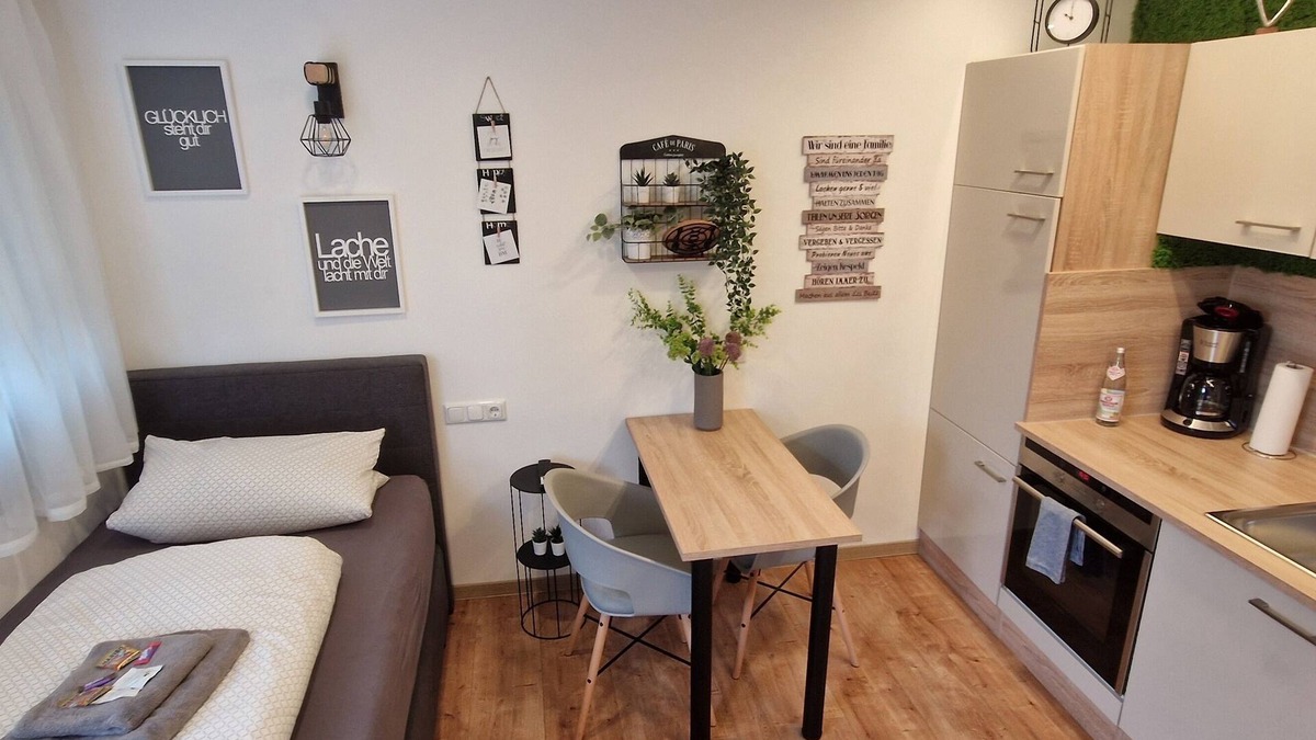 Roding Apartment | Apartment kitchen, WLAN, SMART TV, modern, single bed