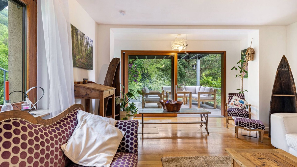 Bad Urach Apartment | Apartment 'Kiwi Retreat' with Private Terrace and Wi-Fi