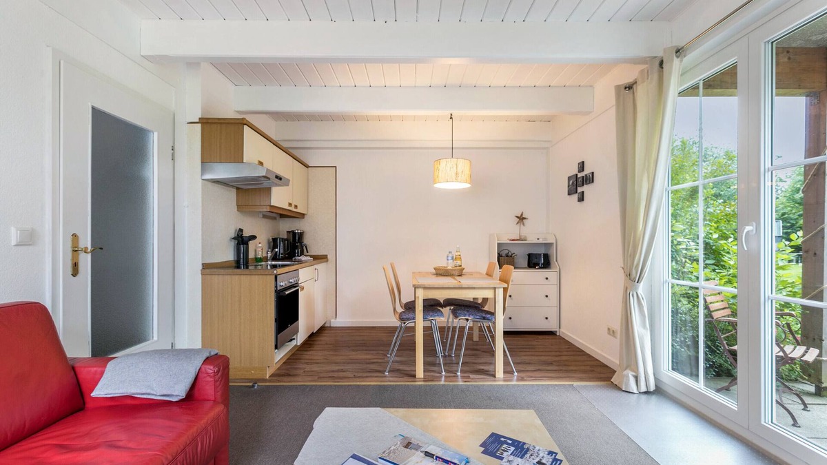 Ostersiel Apartment | Apartment 'Kleine Ella Pellworm' with Private Terrace, Shared Garden and Wi-Fi