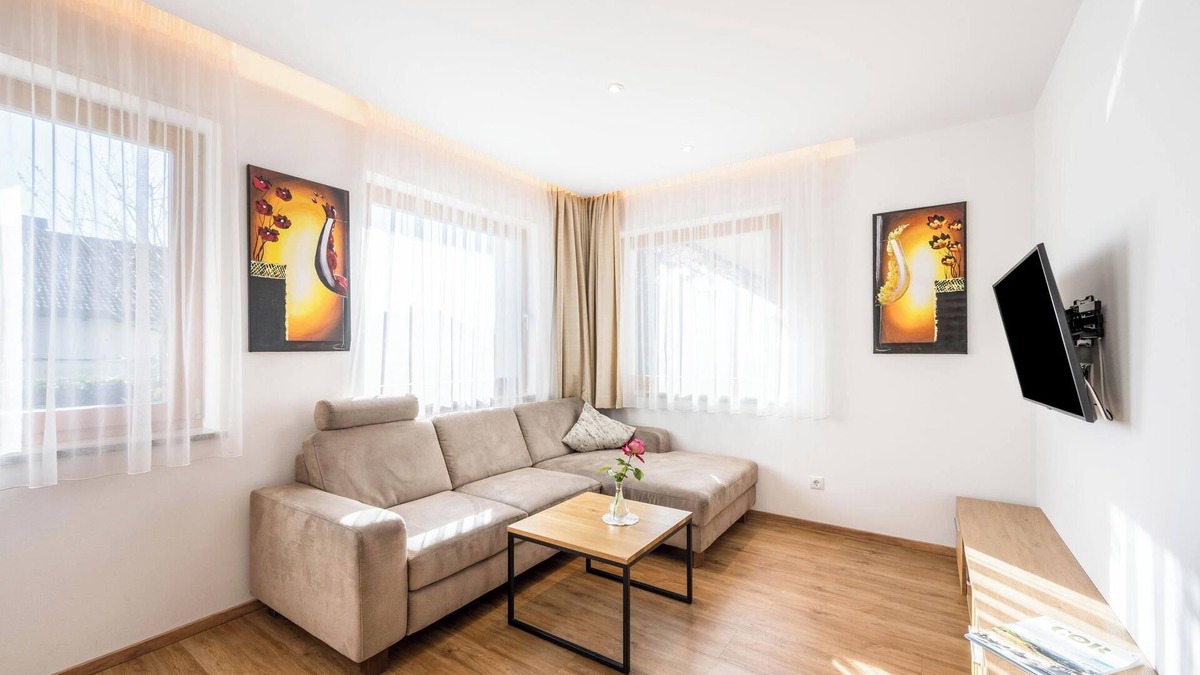 Naz Apartment | Apartment "Klementhof App Nr 1" with Mountain View, Pool, Wi-Fi, Balcony & Garden