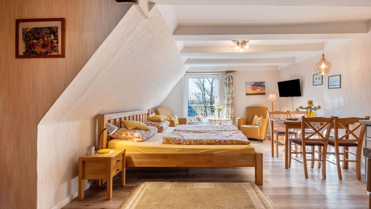 Schulp Apartment | Apartment 'Krabbe' with Private Terrace, Shared Garden and Wi-Fi