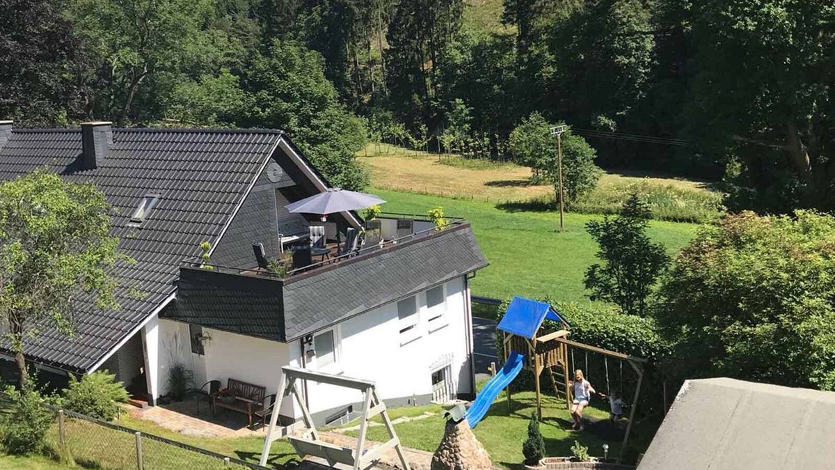 Gellinghausen Apartment | Apartment 'Krähling' with Mountain View, Shared Terrace and Wi-Fi