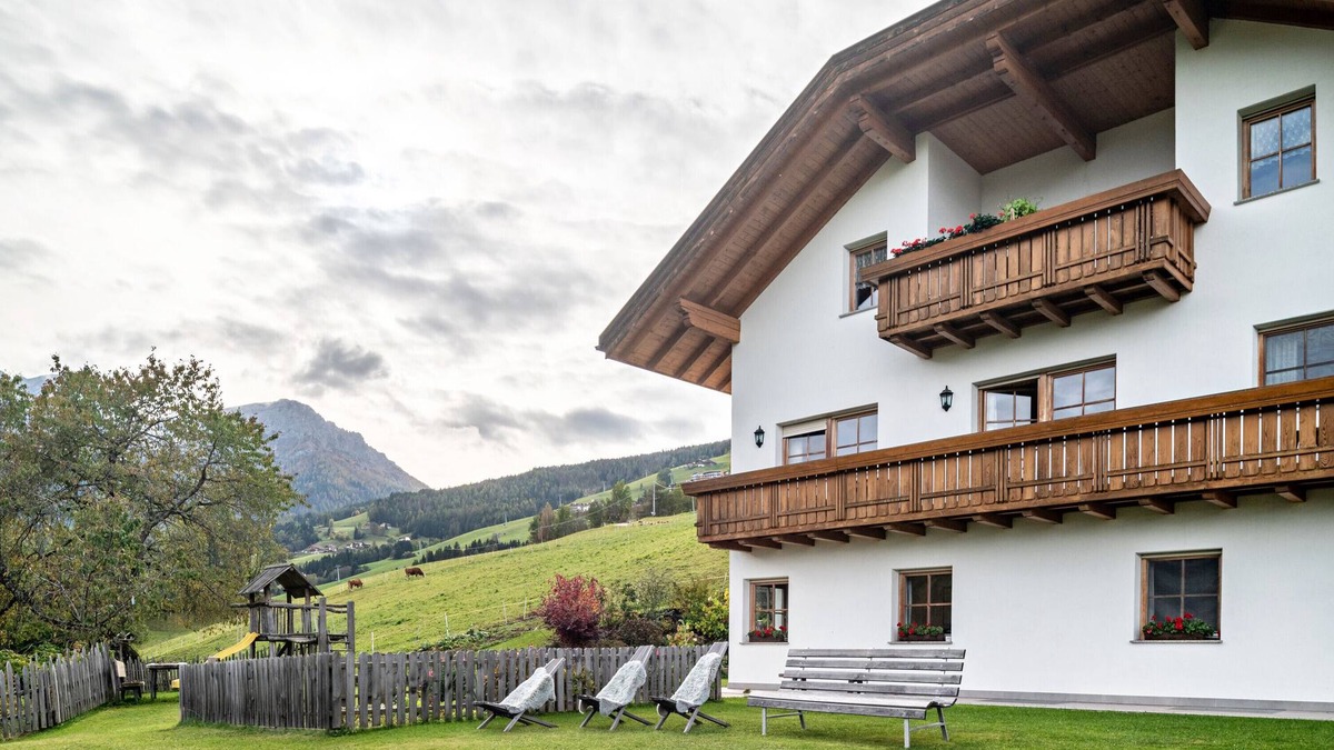 Casola Apartment | Apartment 'Kranebitterhof Enzian' with Mountain View, Shared Garden and Wi-Fi
