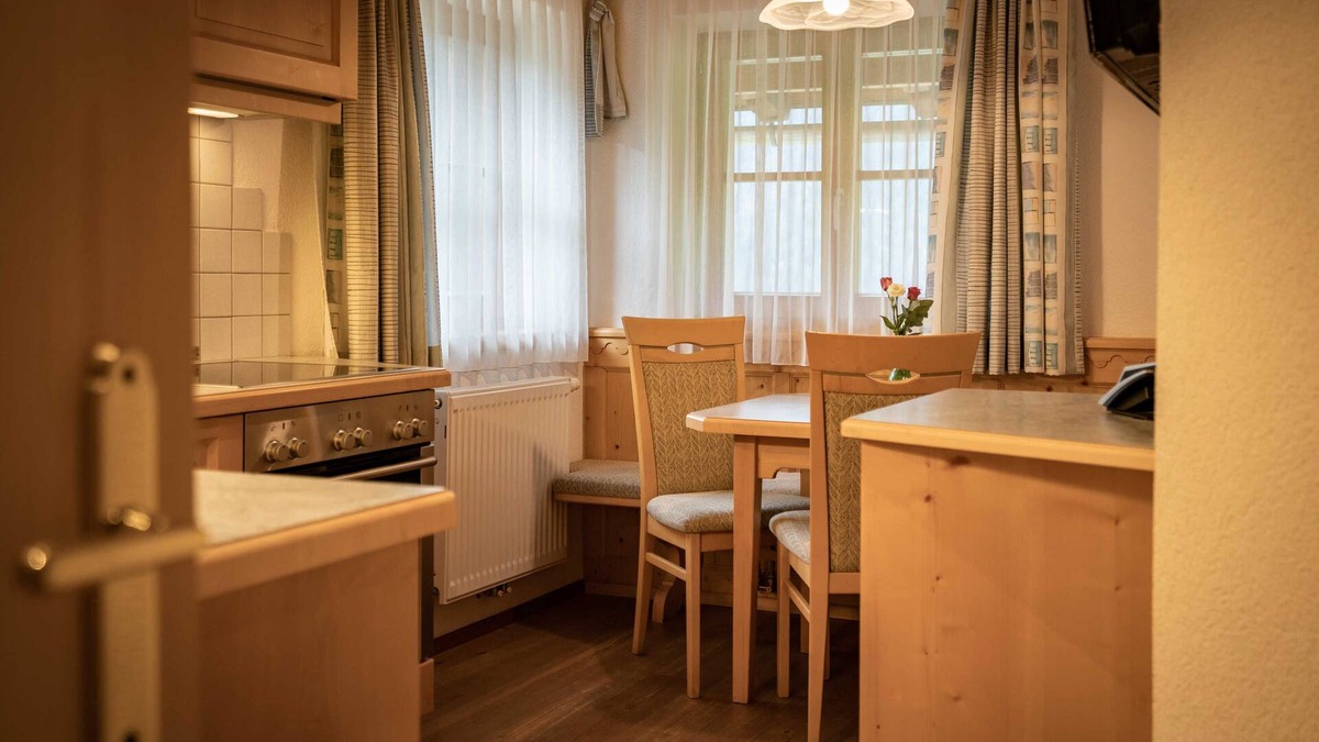 Innervillgraten Apartment | Apartment Kreuzspitze on the second floor at House Gutwenger