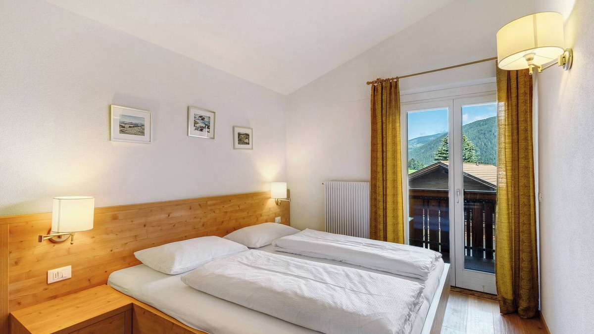 Valdaora di Mezzo Apartment | Apartment 'Kriendl Nr 3' with Mountain View, Shared Garden and Wi-Fi