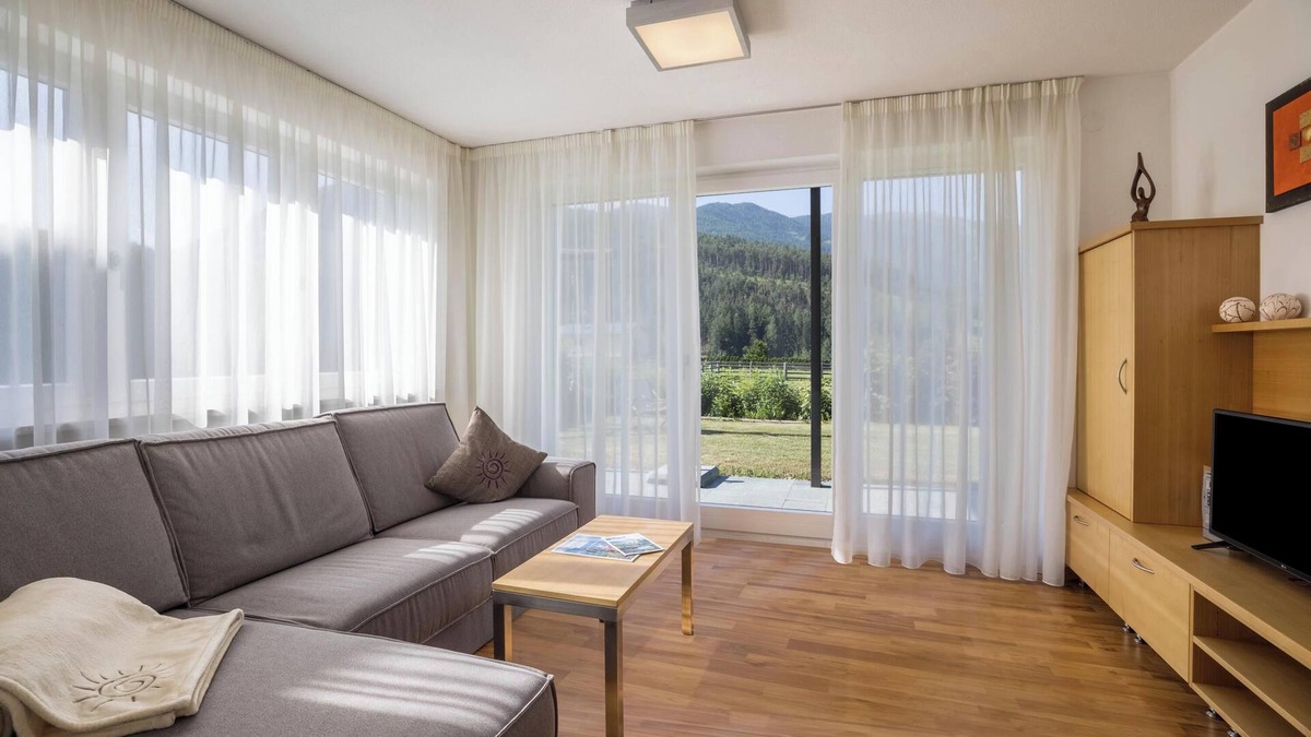 Perca Apartment | Apartment 'Kronsun Freude' with Mountain View, Private Terrace and Wi-Fi