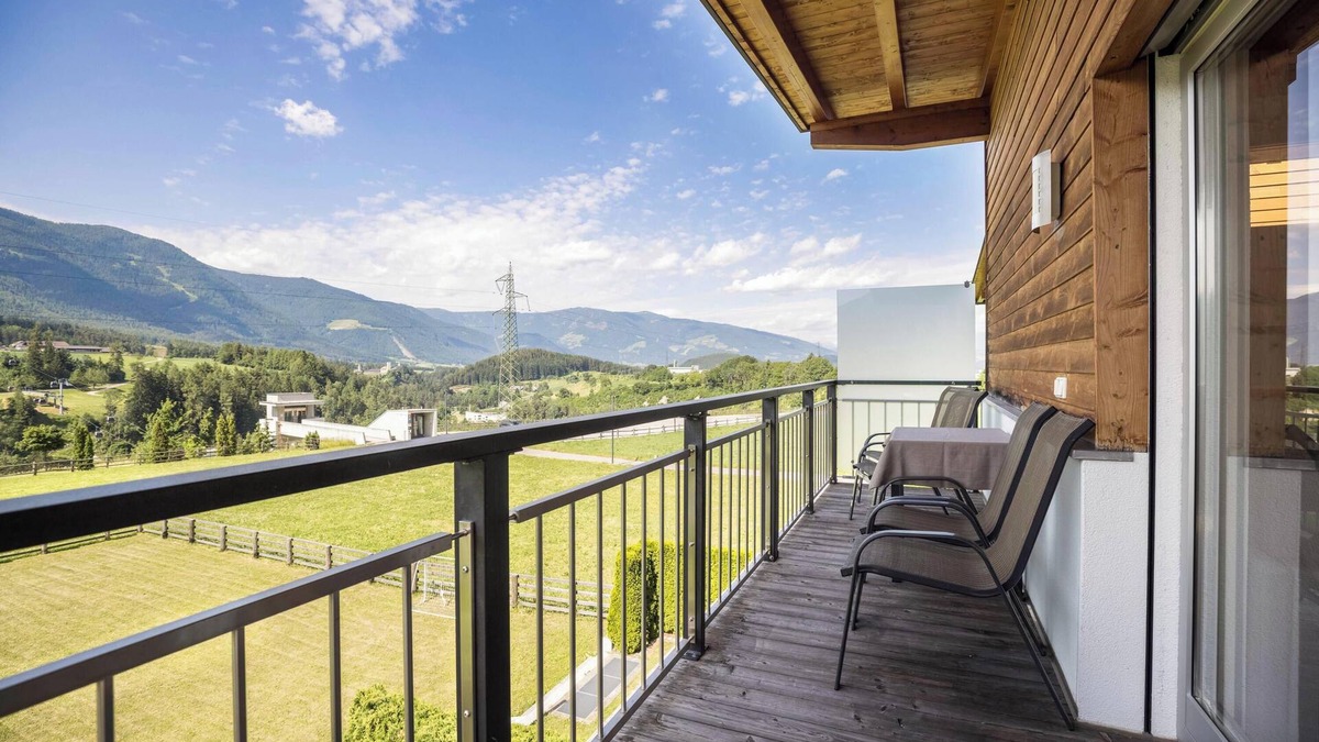 Perca Apartment | Apartment “Kronsun - Glück” with Mountain View, Wi-Fi, 3 Balconies & Garden