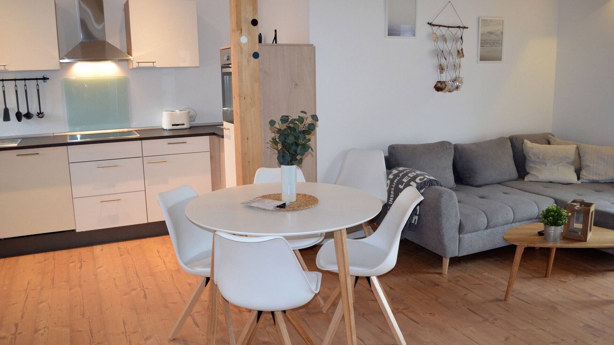 Heide Apartment | Apartment 'Küstenperle' with Private Terrace, Private Garden and Wi-Fi