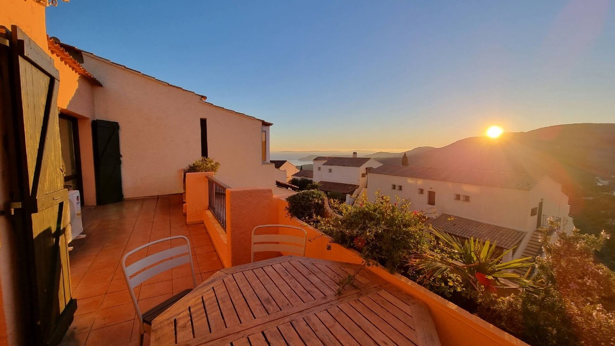 La Croix-Valmer Apartment | Apartment L'Azur: Spacious terrace with panoramic views, pool