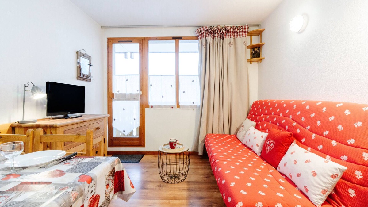 Valfrejus Apartment | Apartment "L'Edelweiss" with Mountain View and Balcony
