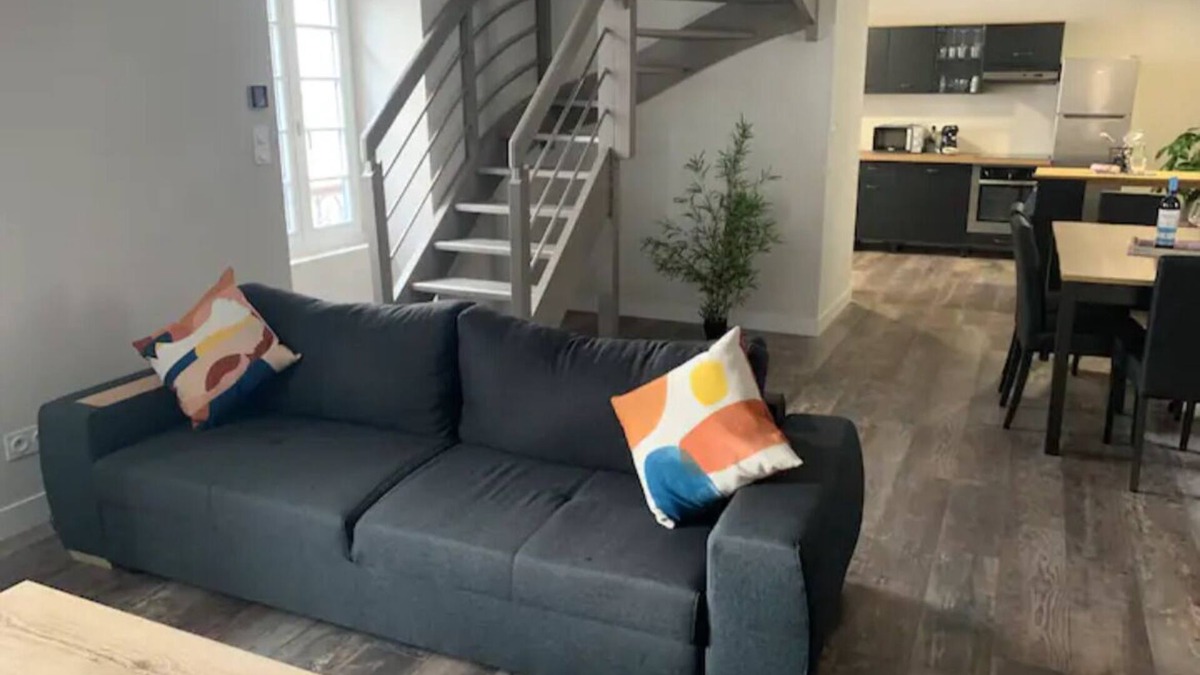 Sauveterre-de-Bearn Apartment | APARTMENT LES ANGES BEARNAIS 2, located in a medieval village