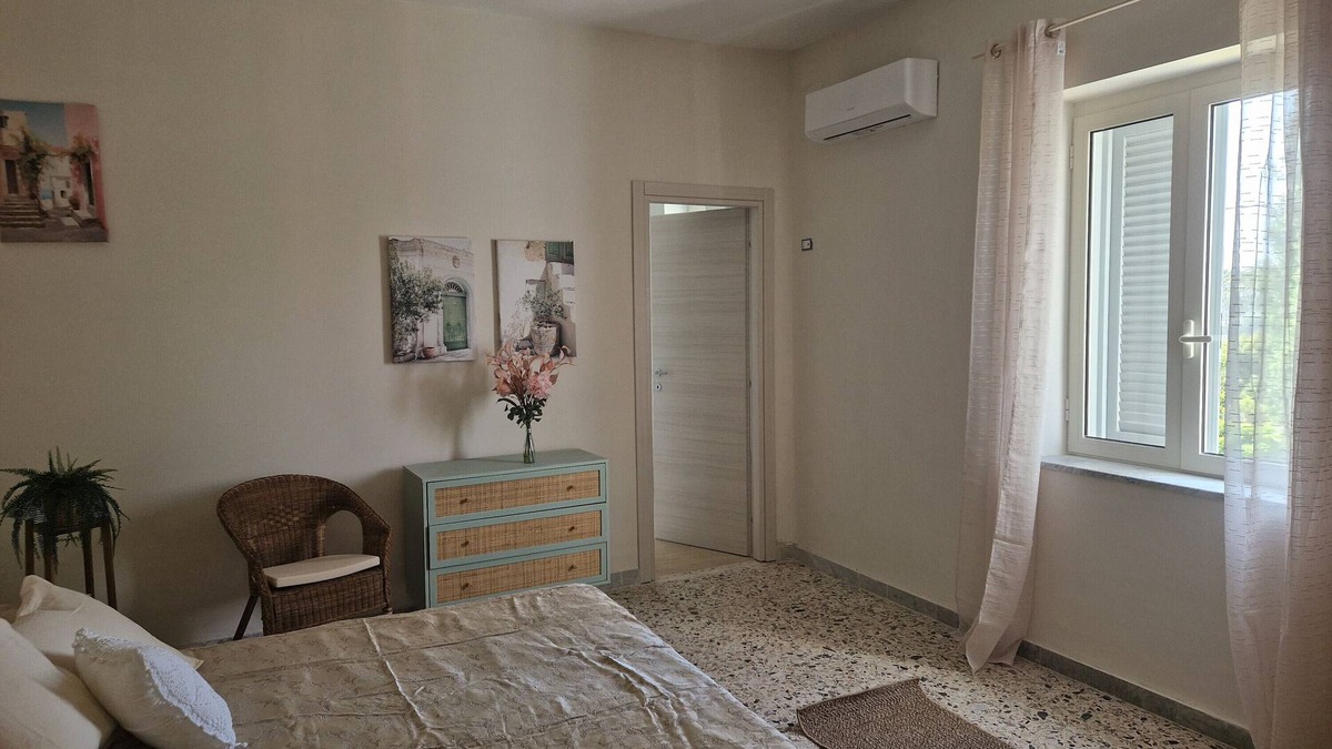 Capaccio Scalo Apartment | Apartment 'L'Orchidea' with Private Garden, Wi-Fi and Air Conditioning