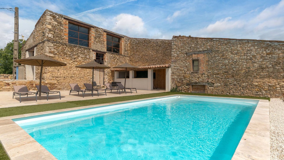 Esparron Apartment | Apartment 'La Bergerie' with Shared Pool, Wi-Fi and Air Conditioning