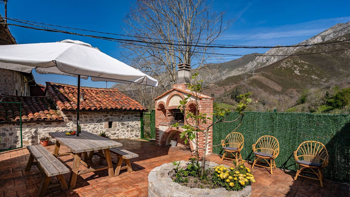 Penamellera Alta House | Apartment 'La Breval' with Mountain View, Private Terrace and Private Garden