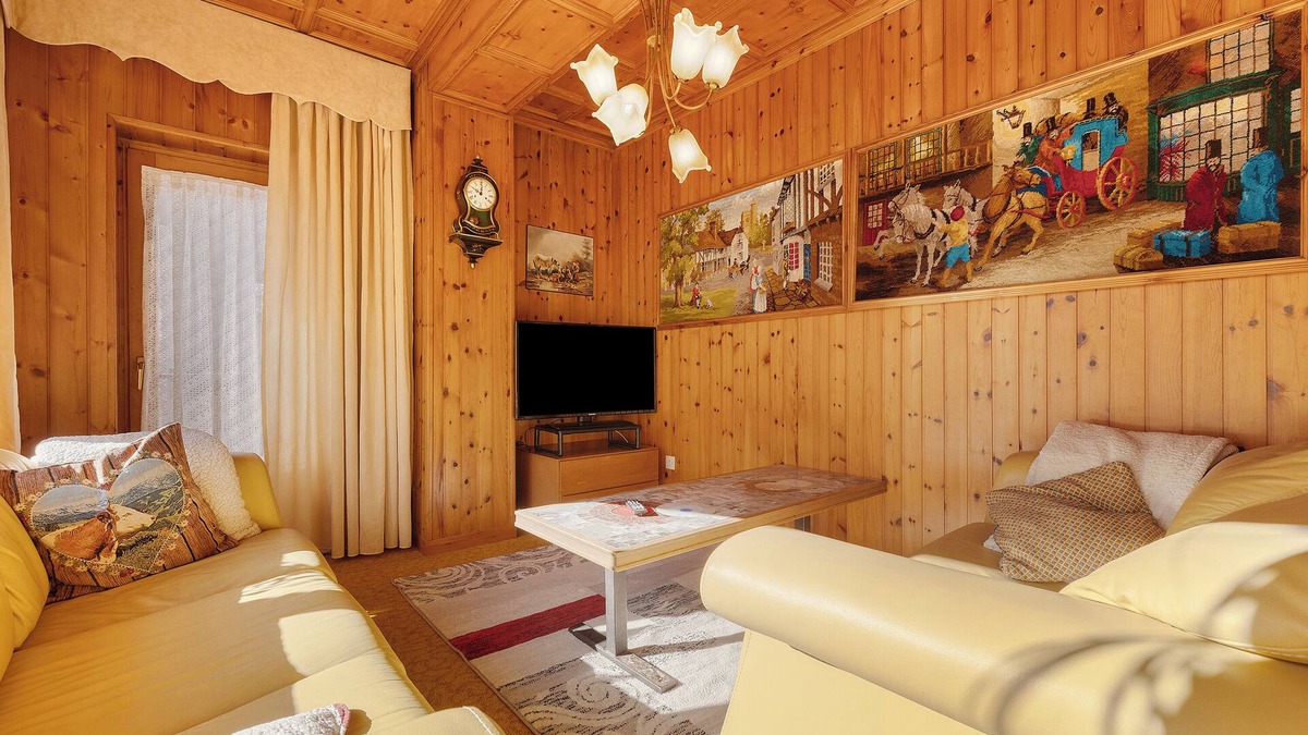 Roncone Apartment | Apartment 'La Casa Di Nonna Elena Piano Primo' with Mountain View, Private Garden and Wi-Fi