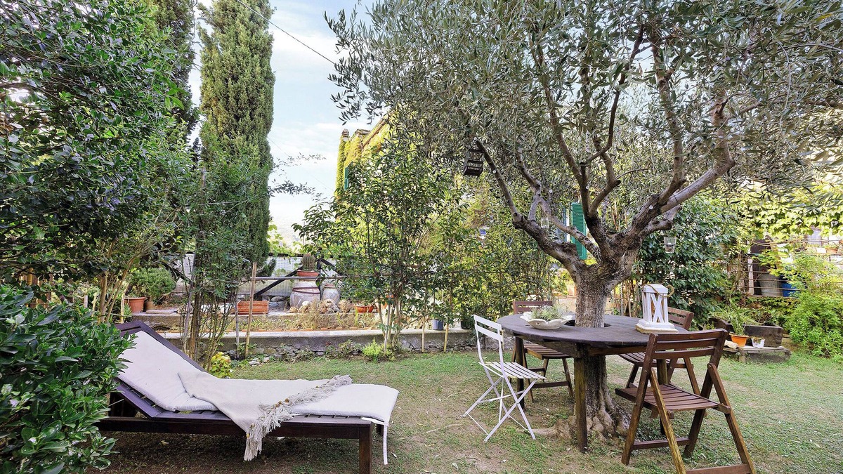 Tovo San Giacomo Apartment | Apartment 'La Casa Di Giobatta' with Mountain View, Wi-Fi and Air Conditioning