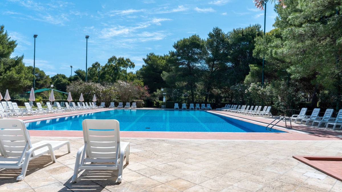 Acaya Apartment | Apartment 'La Casa Di Bebe' with Shared Pool, Wi-Fi and Air Conditioning