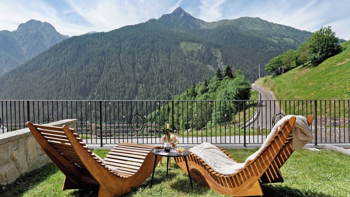Rabbi Apartment | Apartment 'La Casa Di Larice' with Mountain View, Private Terrace and Wi-Fi