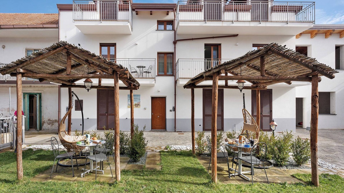 Bomerano Apartment | Apartment 'La Dimora Dei Nonni' with Mountain View, Wi-Fi and Air Conditioning