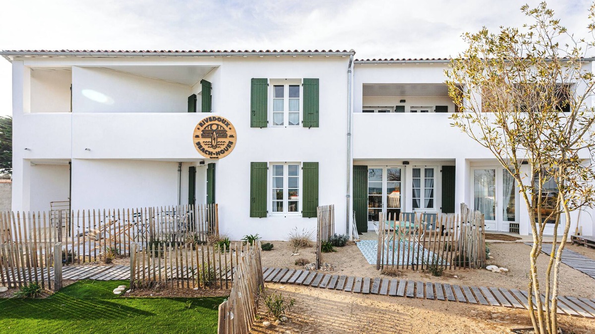 Rivedoux-Plage Apartment | Apartment 'La Dune, Appart Familial Vue Mer' with Sea View, Private Terrace and Wi-Fi