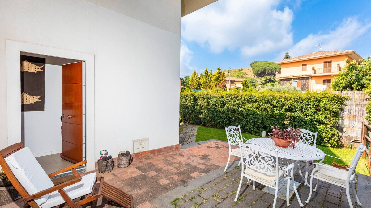 Mascalucia Apartment | Apartment 'La Fastuca' with Mountain View, Wi-Fi and Air Conditioning